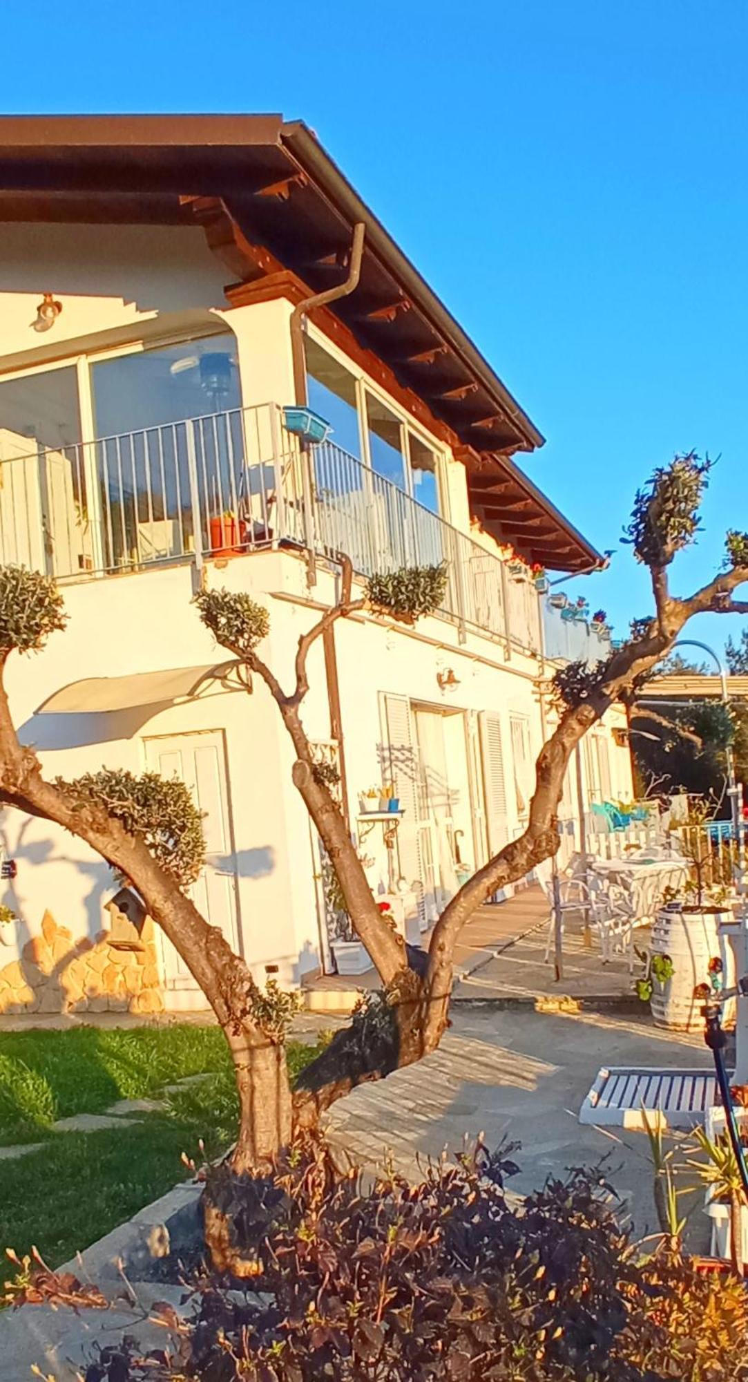 Message In A Bottle Bed And Breakfast กัมโปโรสโซ ภายนอก รูปภาพ